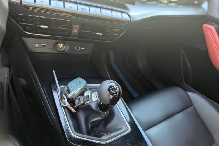 Used MG 5 2021 180 DVVT Manual Youth Luxury Edition Gear Lever