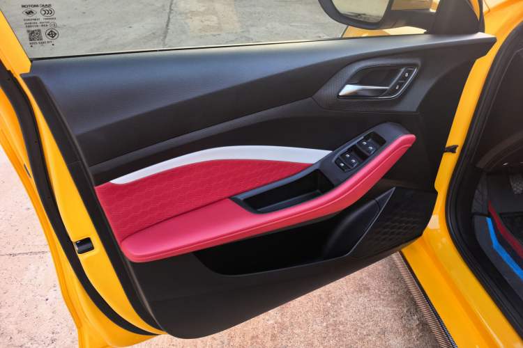Used MG 5 2021 180 DVVT Manual Youth Luxury Edition Interior 1