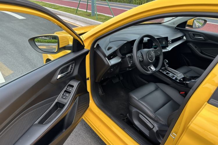 Used MG 5 2021 180 DVVT CVT Youth Luxury Edition Interior 3