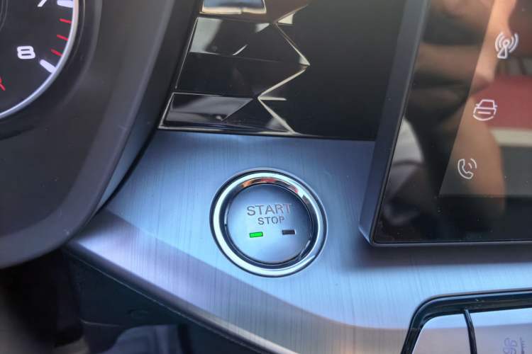 Used MG 5 2021 180 DVVT Manual Youth Luxury Edition Interior 4