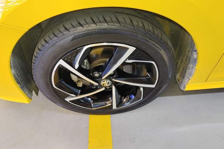 Used MG 5 2021 Revised 300TGI DCT Qingshè Luxurious Enjoyment Edition Left Front Wheel Hub