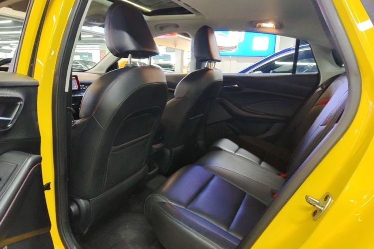 Used MG 5 2021 Revised 300TGI DCT Qingshè Luxurious Enjoyment Edition Left Rear Seat