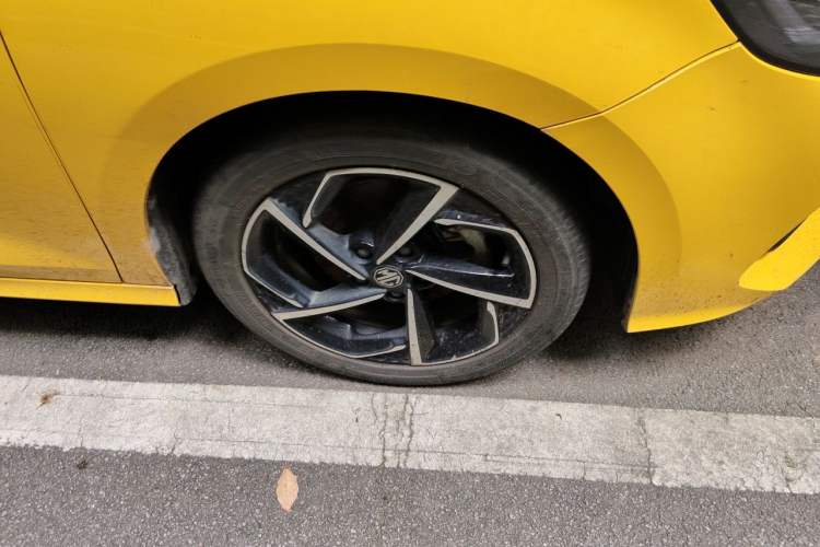 Used MG 5 2021 300TGI DCT Elegant Luxury Edition Right Front Wheel Hub