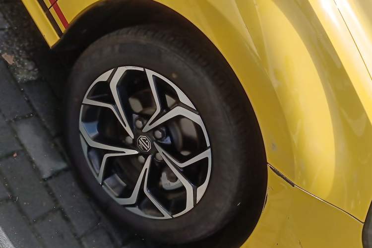 Used MG 5 2021 180 DVVT CVT Youth Luxury Edition Right Front Wheel Hub