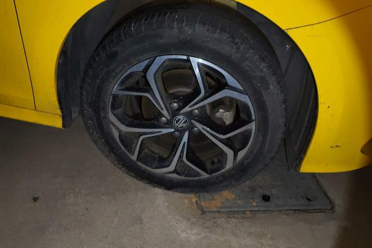 Used MG 5 2021 180 DVVT CVT Youthful Style Edition Right Front Wheel Hub