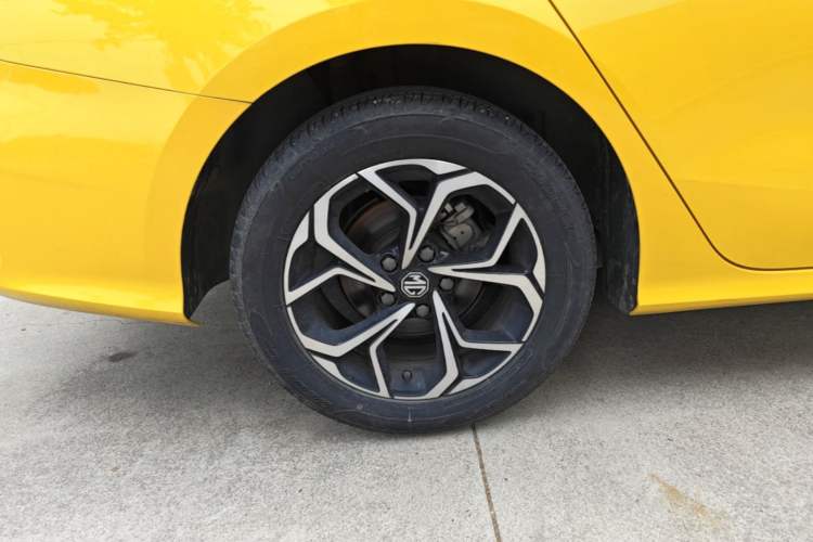 Used MG 5 2021 180 DVVT CVT Youth Luxury Edition Right Rear Wheel Hub