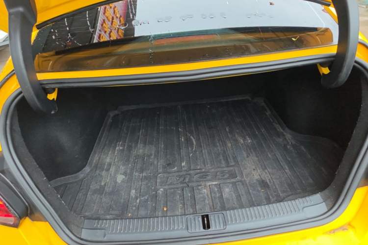 Used MG 5 2021 180 DVVT CVT Youth Luxury Edition Trunk