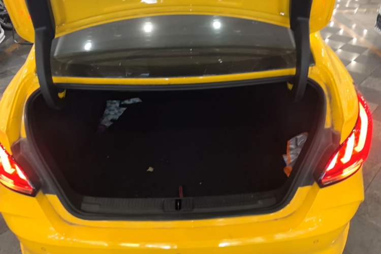 Used MG 5 2021 180 DVVT CVT Youth Luxury Edition Trunk