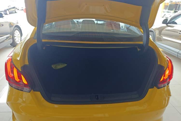 Used MG 5 2021 300TGI DCT Elegant Luxury Edition Trunk