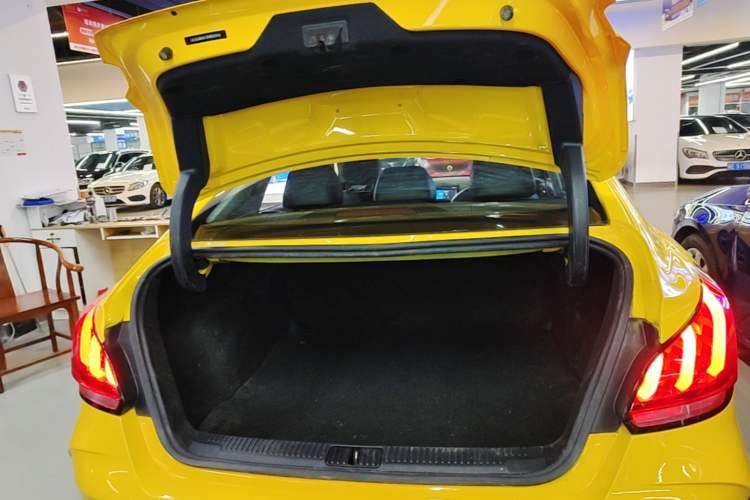 Used MG 5 2021 Revised 300TGI DCT Qingshè Luxurious Enjoyment Edition Trunk