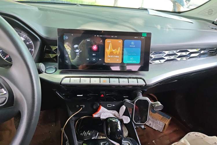 Used MG 5 2022 180 DVVT CVT Youth Luxury Edition Audio And AC Panel