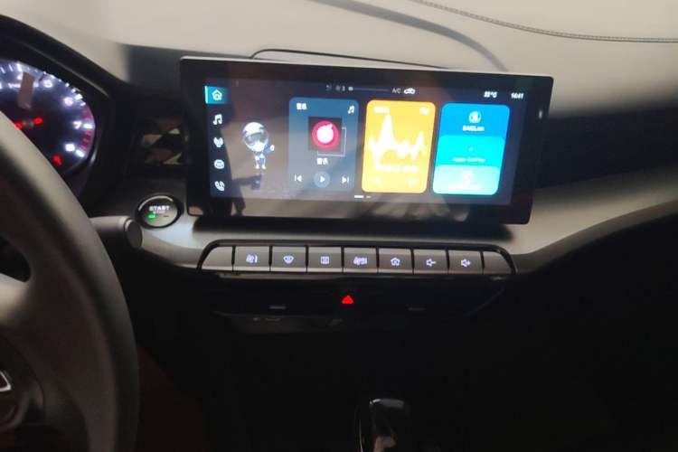 Used MG 5 2022 180 DVVT CVT Youth Style Edition Audio And AC Panel