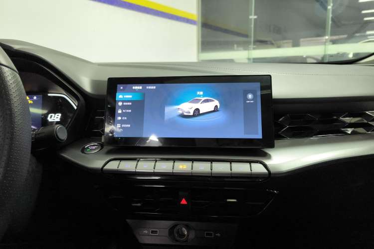Used MG 5 2022 300TGI DCT Chao Yue Luxury Edition Audio And AC Panel