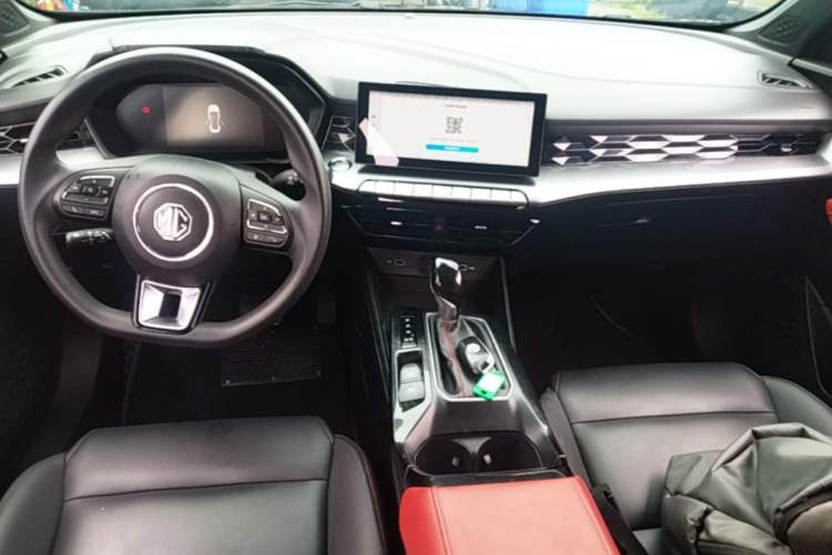 Used MG 5 2022 180 DVVT CVT Youth Luxury Edition Center Console