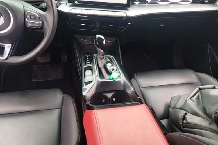Used MG 5 2022 180 DVVT CVT Youth Luxury Edition Gear Lever