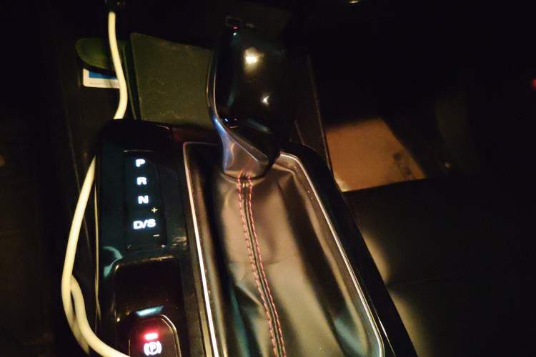 Used MG 5 2022 180 DVVT CVT Youth Luxury Edition Gear Lever