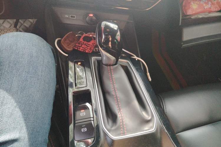 Used MG 5 2022 180 DVVT CVT Youth Luxury Edition Gear Lever