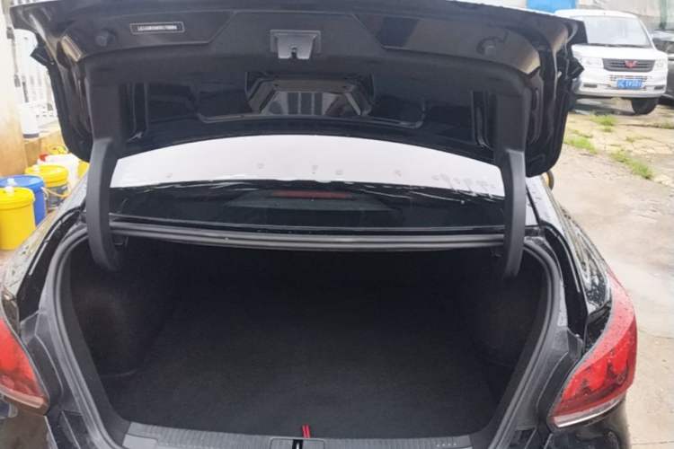 Used MG 5 2022 180 DVVT CVT Youth Luxury Edition Trunk