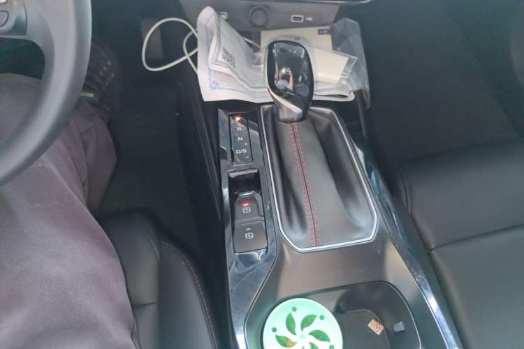 Used MG 5 2022 180 DVVT CVT Youth Luxury Edition Gear Lever