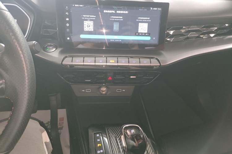 Used MG 5 2022 300TGI DCT Chao Yue Luxury Edition Audio And AC Panel