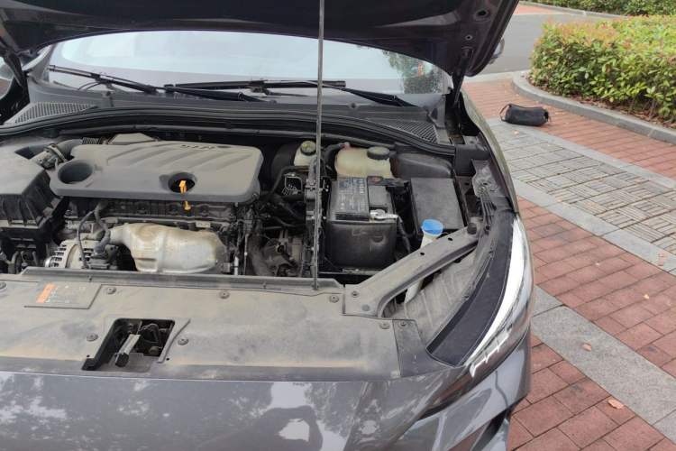 Used MG 5 2022 180 DVVT CVT Youth Flagship Edition Engine Bay Left
