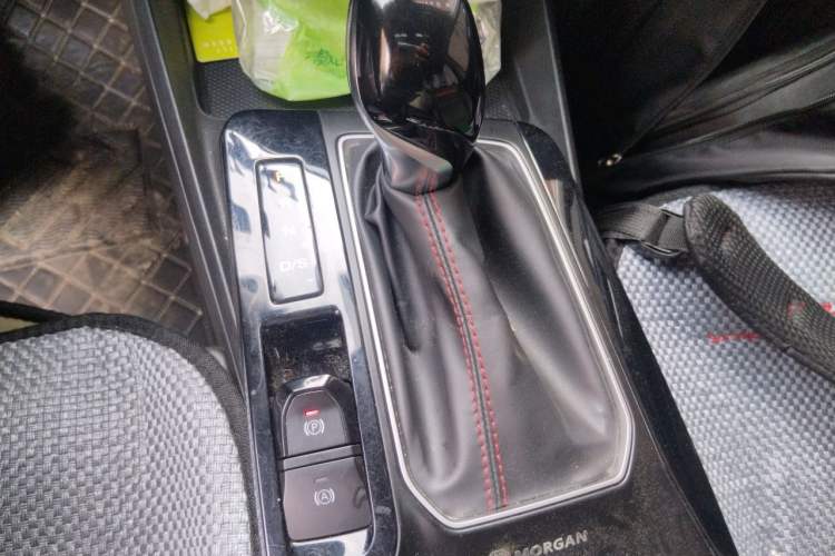 Used MG 5 2022 180 DVVT CVT Youth Luxury Edition Gear Lever