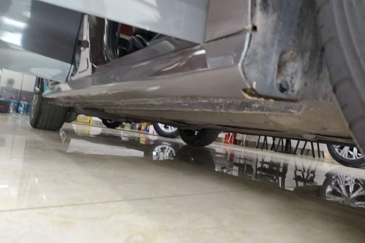 Used MG 5 2022 300TGI DCT Chao Yue Luxury Edition Right Side Sill