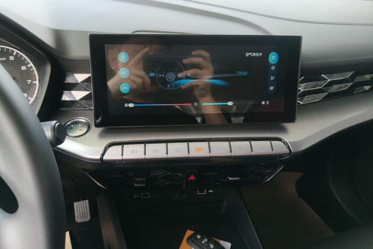 Used MG 5 2022 180 DVVT Manual Youth Style Edition Audio And AC Panel