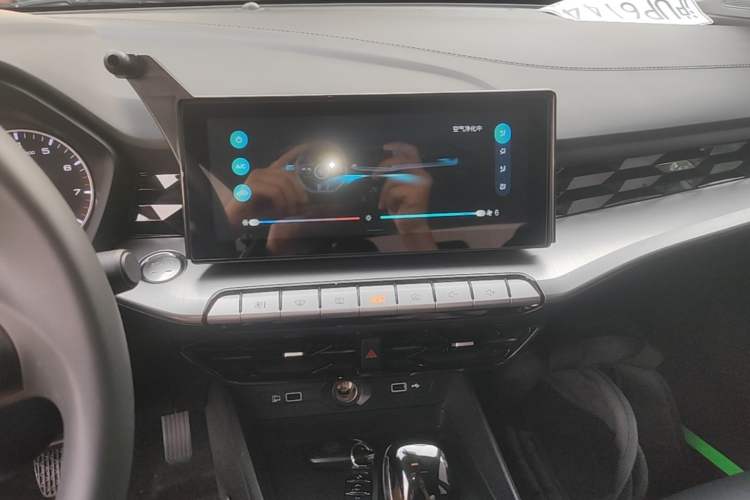 Used MG 5 2022 180 DVVT CVT Youth Luxury Edition Audio And AC Panel