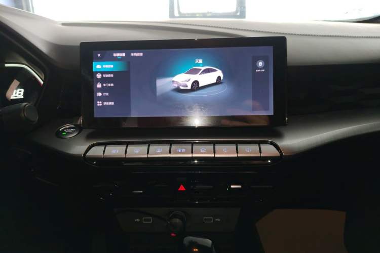 Used MG 5 2022 180 DVVT CVT Youth Luxury Edition Audio And AC Panel