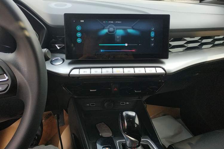 Used MG 5 2022 180 DVVT CVT Youth Luxury Edition Audio And AC Panel