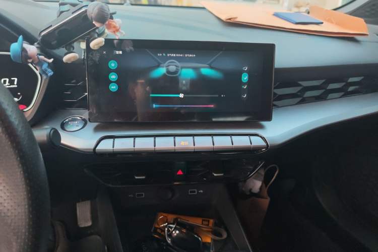 Used MG 5 2022 300TGI DCT Chao Yue Luxury Edition Audio And AC Panel