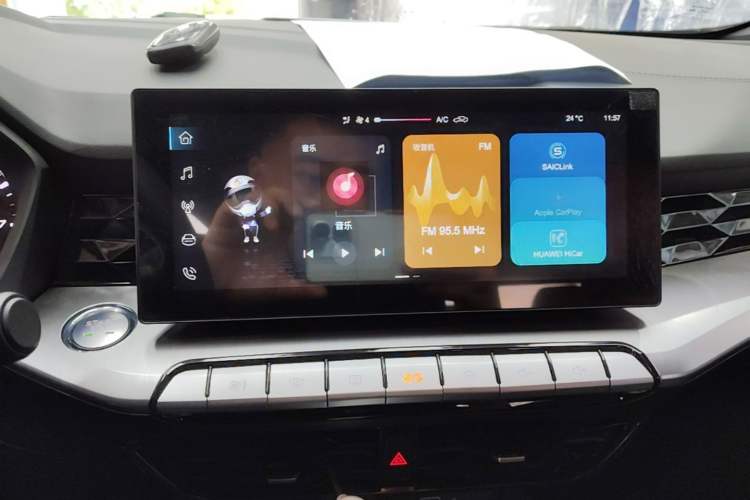 Used MG 5 2022 180 DVVT Manual Youth Luxury Edition Audio And AC Panel
