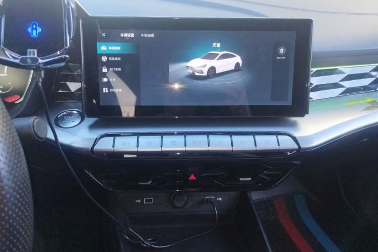 Used MG 5 2022 300TGI DCT Chao Yue Luxury Edition Audio And AC Panel
