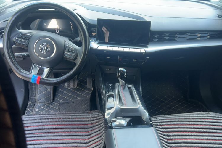Used MG 5 2022 180 DVVT CVT Youth Luxury Edition Center Console