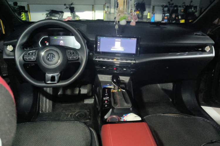 Used MG 5 2022 180 DVVT CVT Youth Luxury Edition Center Console