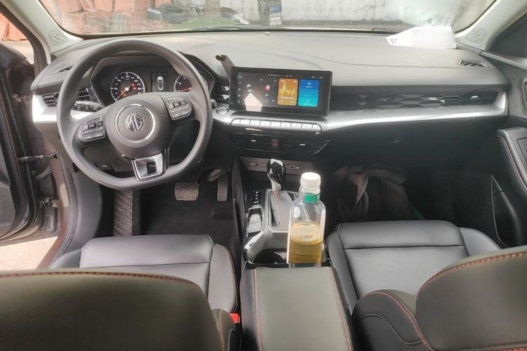 Used MG 5 2022 180 DVVT CVT Youth Luxury Edition Center Console