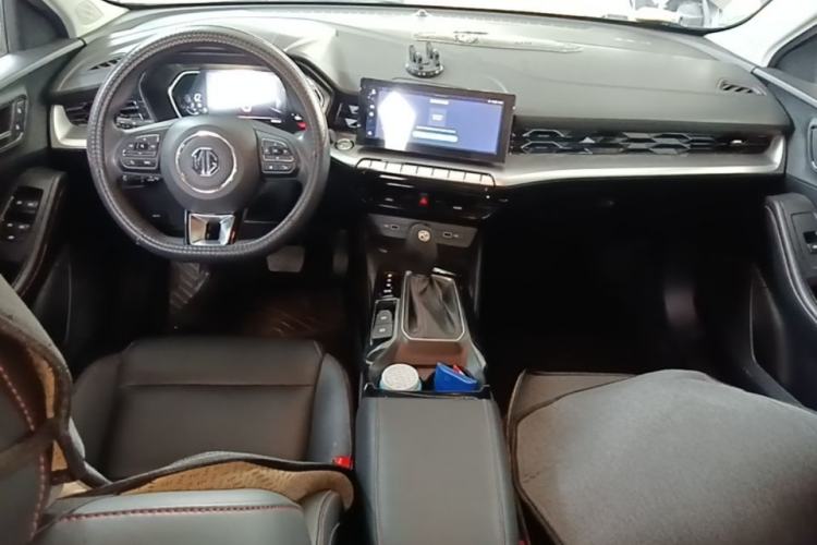 Used MG 5 2022 180 DVVT CVT Youth Luxury Edition Center Console