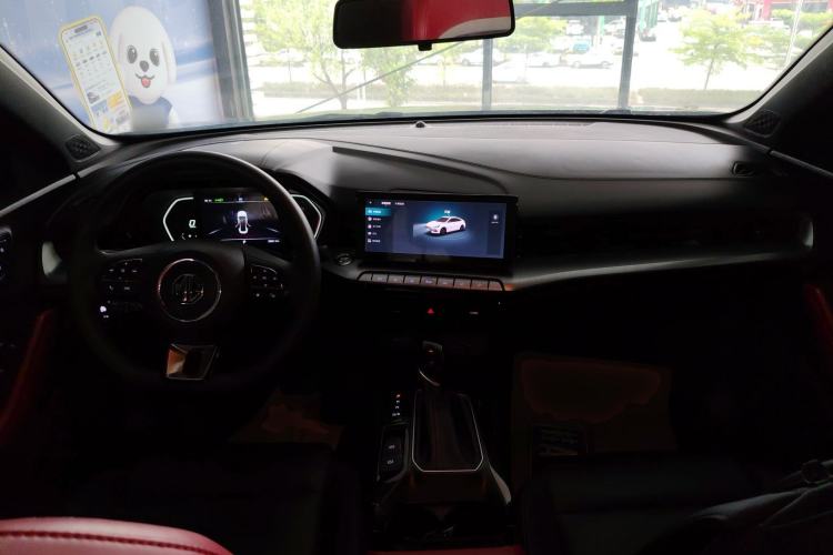 Used MG 5 2022 180 DVVT CVT Youth Luxury Edition Center Console