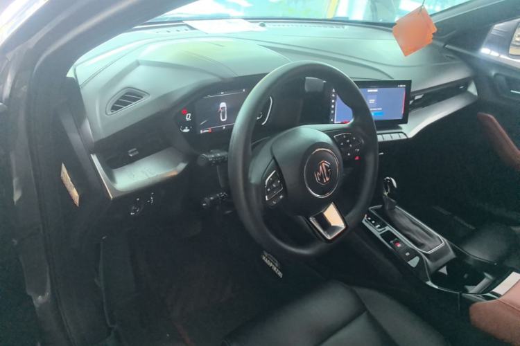 Used MG 5 2022 180 DVVT CVT Youth Luxury Edition Center Console