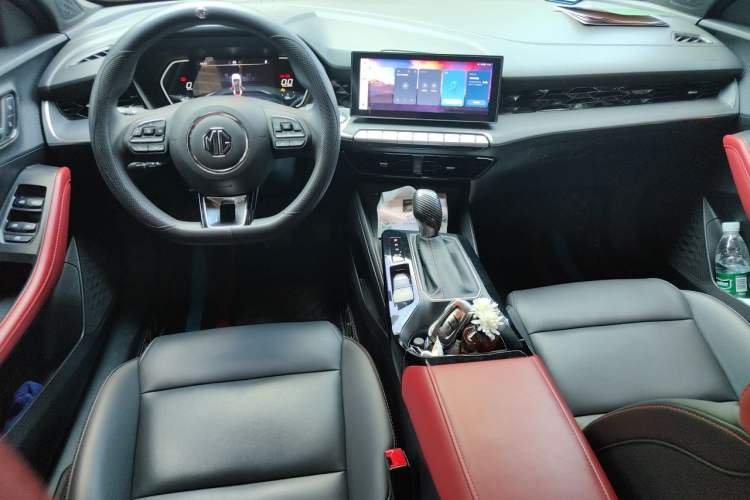 Used MG 5 2022 180 DVVT CVT Youth Luxury Edition Center Console