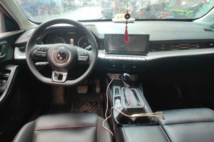 Used MG 5 2022 180 DVVT CVT Youth Luxury Edition Center Console