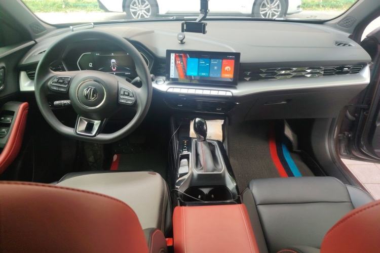 Used MG 5 2022 180 DVVT CVT Youth Luxury Edition Center Console