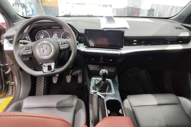 Used MG 5 2022 180 DVVT Manual Youth Luxury Edition Center Console