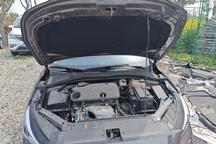 Used MG 5 2022 180 DVVT CVT Youth Flagship Edition Engine Bay
