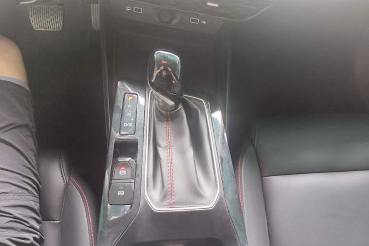 Used MG 5 2022 180 DVVT CVT Youth Style Edition Gear Lever
