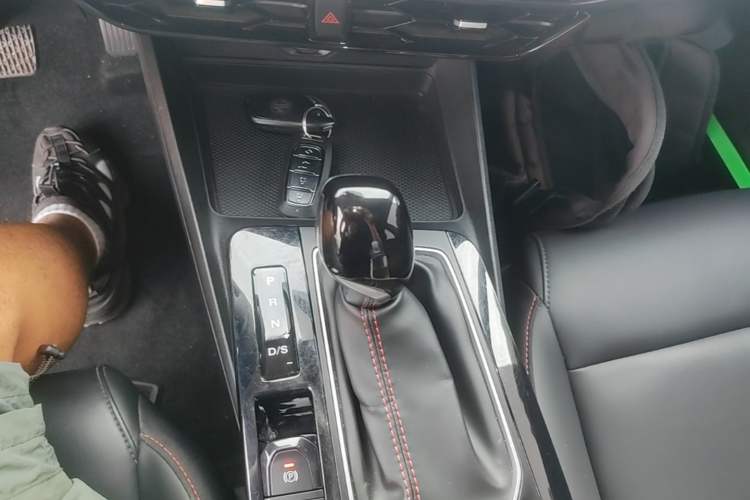 Used MG 5 2022 180 DVVT CVT Youth Luxury Edition Gear Lever