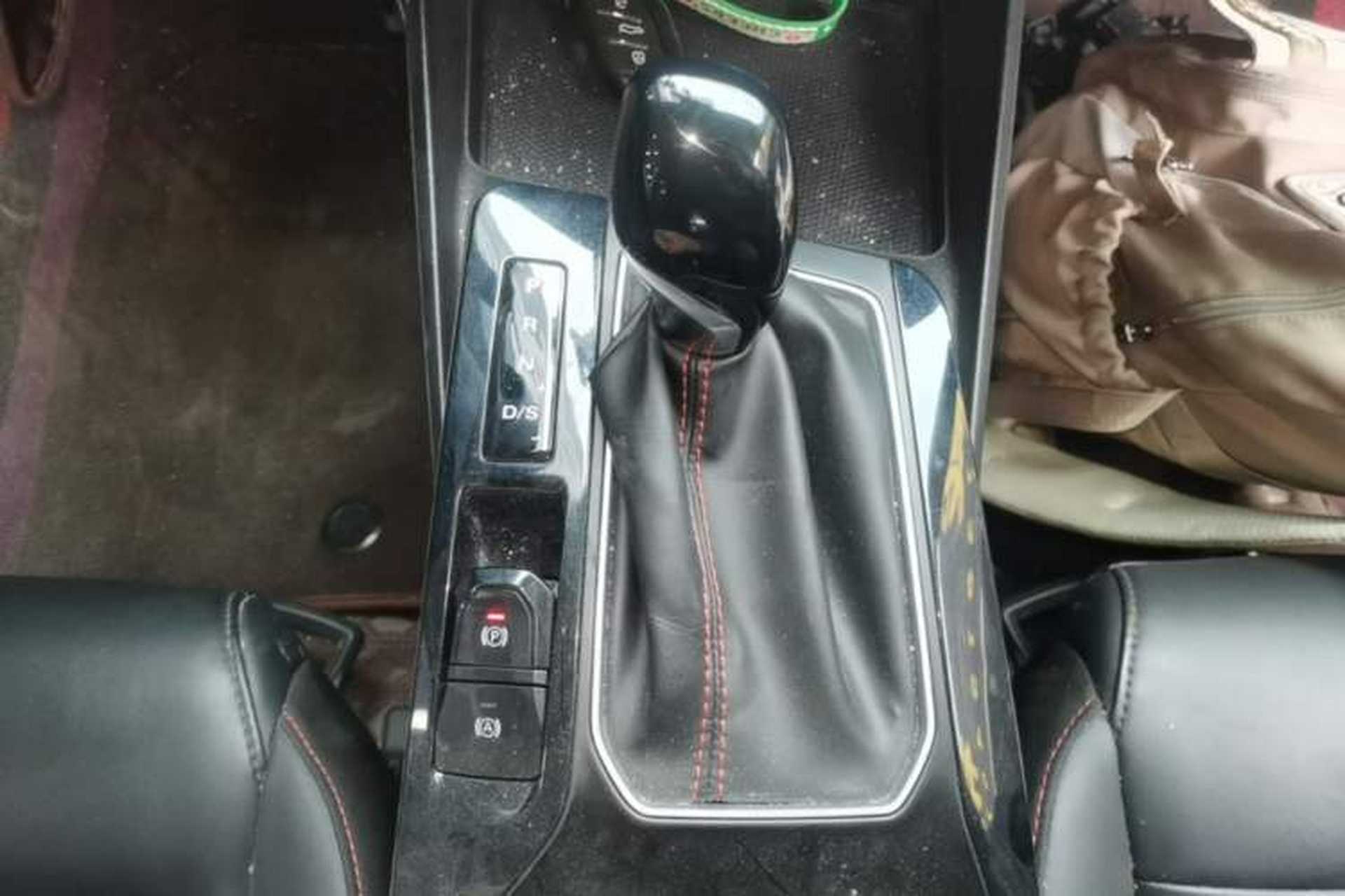 Used MG 5 2022 180 DVVT CVT Youth Style Edition Gear Lever