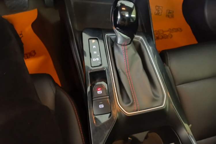 Used MG 5 2022 180 DVVT CVT Youth Luxury Edition Gear Lever