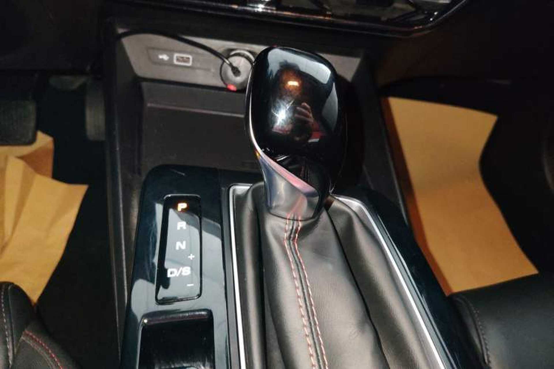Used MG 5 2022 180 DVVT CVT Youth Luxury Edition Gear Lever